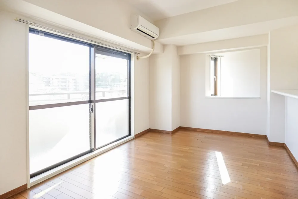 Vista interna de um apartamento japonês.