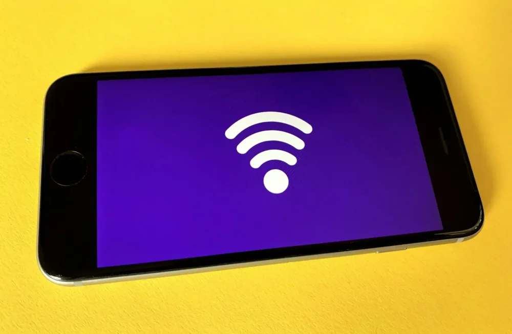 Smartphone con conexión wifi.