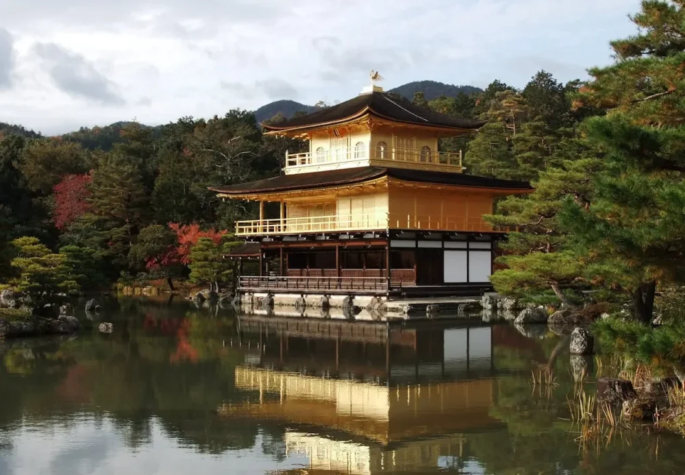 京都金阁寺。