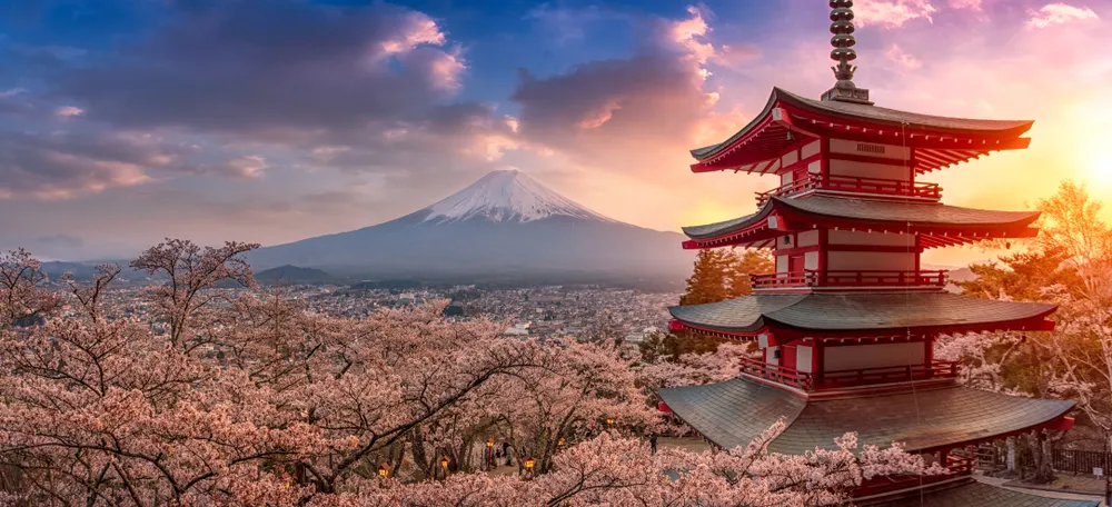 近畿地方と中部地方の象徴である富士山と寺